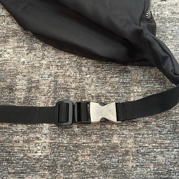 Adjustable black fanny pack - Picture 5 of 5